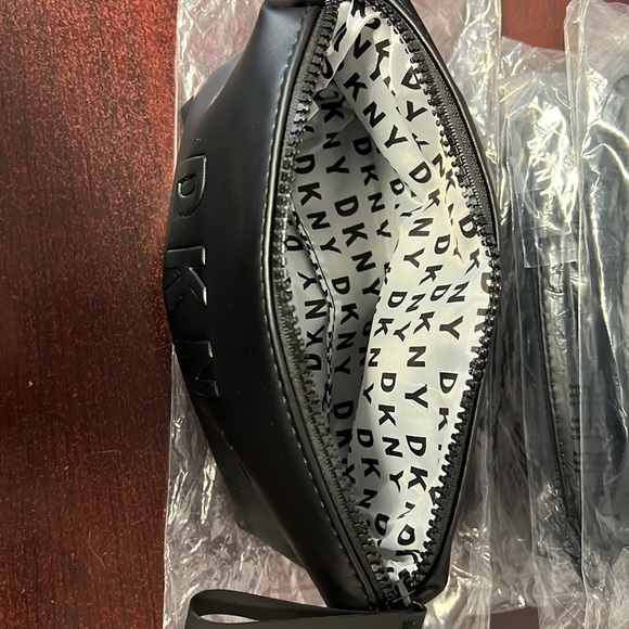 DKNY toiletry bag - Picture 3 of 4